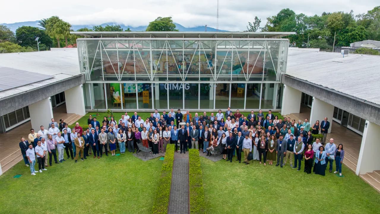 IICA impulsa la agricultura digital y la inteligencia artificial en el agro