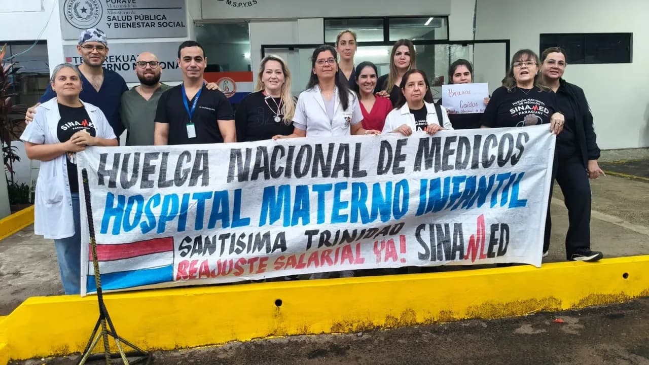 Huelga de médicos queda suspendida tras lograr acuerdo salarial con el Ejecutivo
