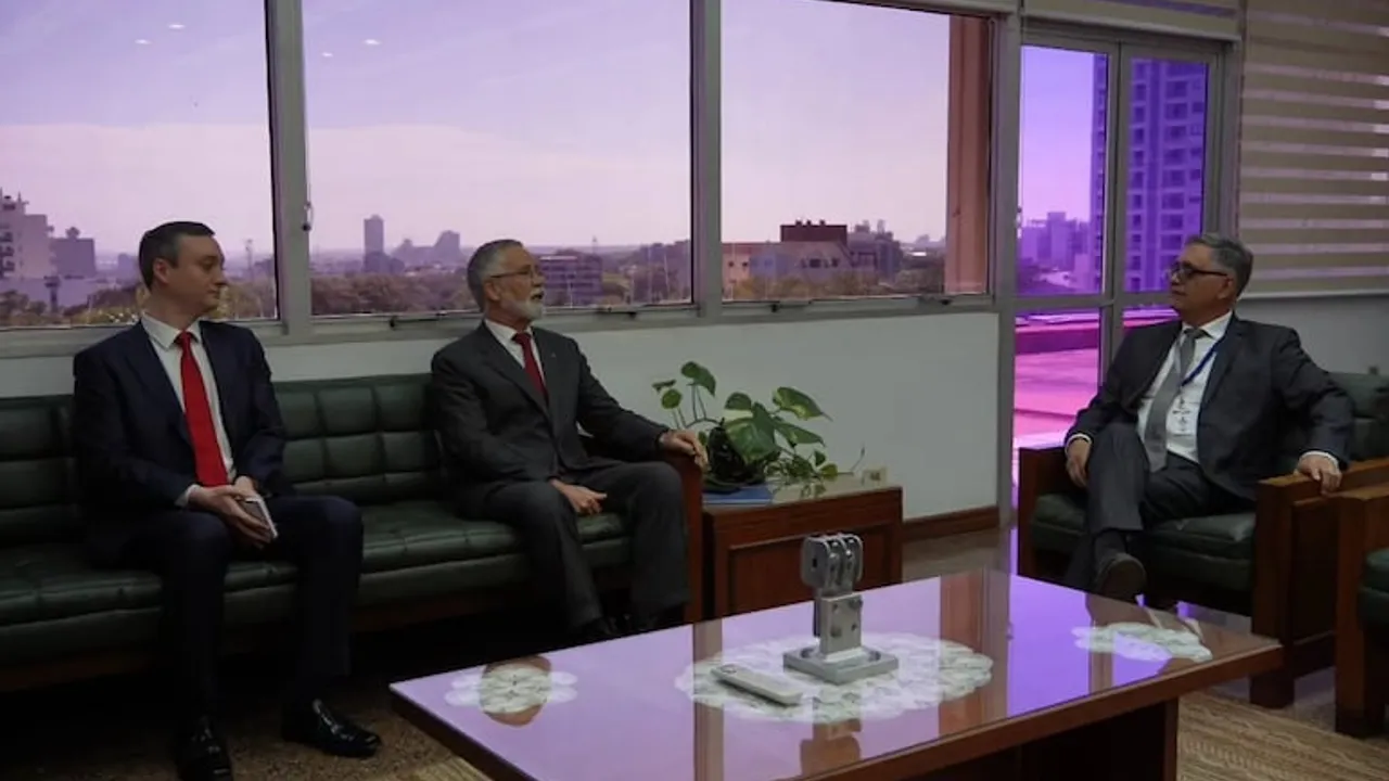 Paraguay y Brasil abordan la interconexión energética para fortalecer la industria local